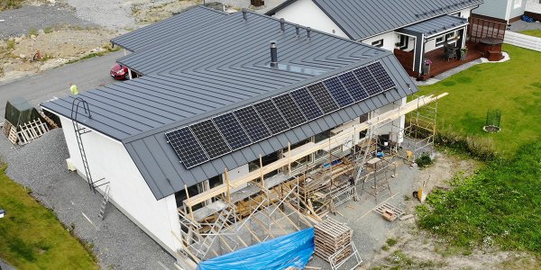 Oma aurinkosähkö pienentää ostosähkön tarvetta
