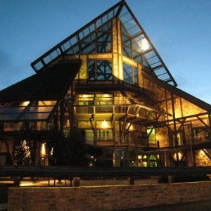 Valaistus kruunaa pihan