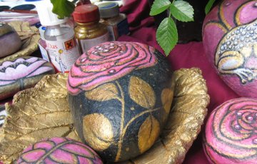 Maalaa kivikoristeita