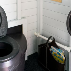 Kierrätyskeskukselle Biolanin kuivakäymälä asiakaskäyttöön