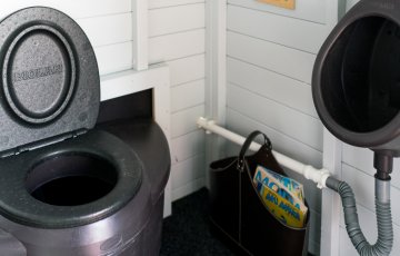 Kierrätyskeskukselle Biolanin kuivakäymälä asiakaskäyttöön