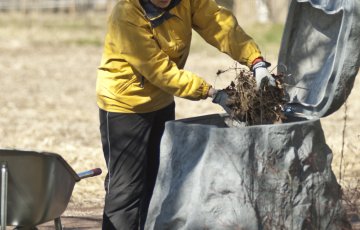 Kompostoi syksyn lehdet mullaksi