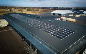 Perinteikäs 91-vuotias kuljetusliike aloitti aurinkoenergian hyödyntämisen Porissa