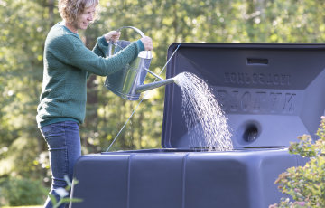 Kompostoi lehdet ja naatit mullaksi omassa pihassa